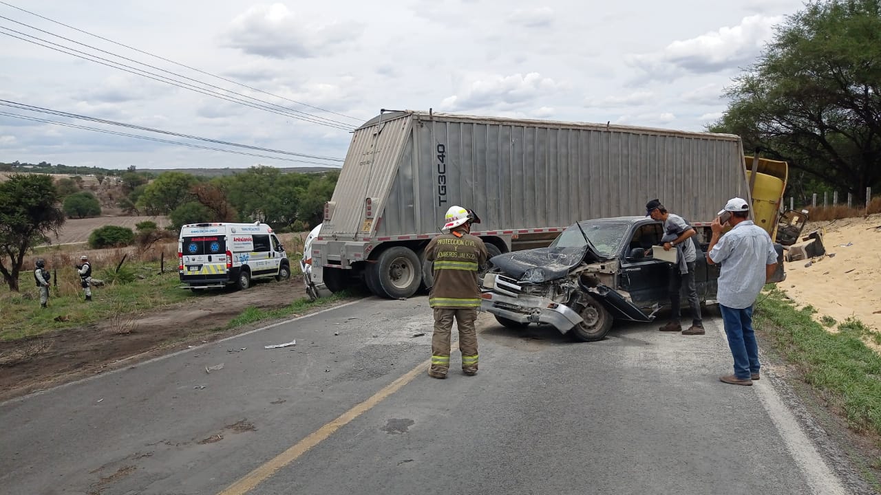 Volcadura de trailer terminó en choque múltiple en San Juan; 3 heridos •  Semanario7dias